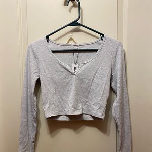 garage “kylie notch” long sleeve crop top